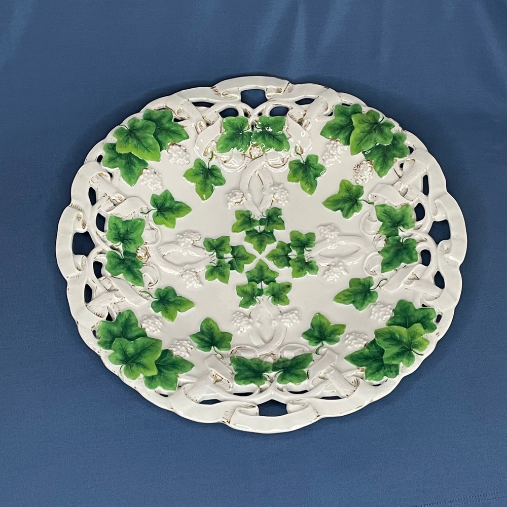 Antique MEISSEN green grape vine/leaves plate. Raised design. Made in Germany. - Picture 4 of 11